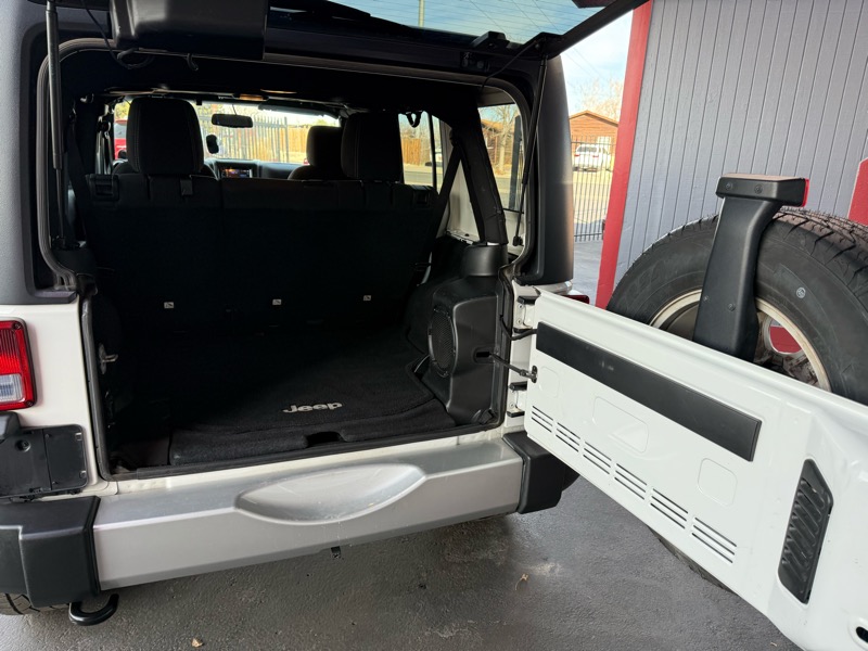 Jeep Wrangler Unlimited Sahara 4WD 2014