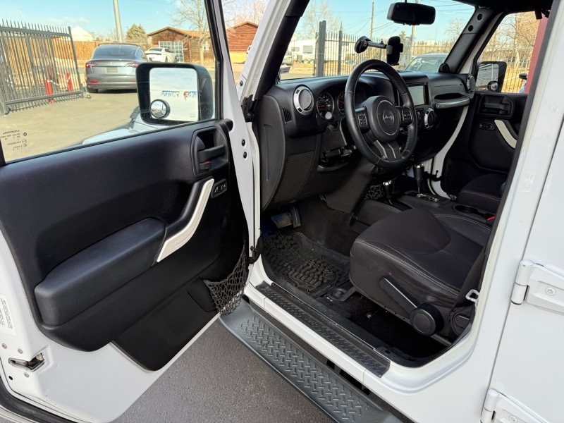 Jeep Wrangler Unlimited Sahara 4WD 2014