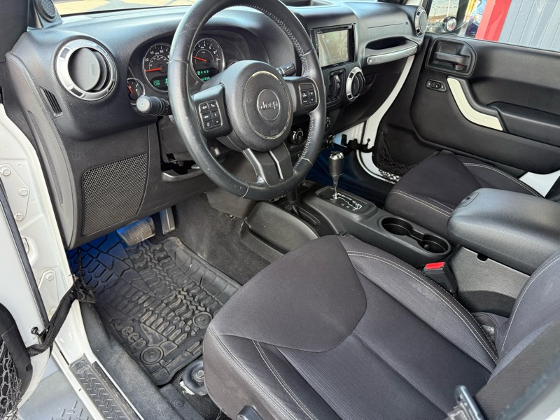 Jeep Wrangler Unlimited Sahara 4WD 2014