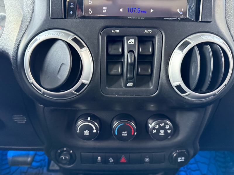 Jeep Wrangler Unlimited Sahara 4WD 2014