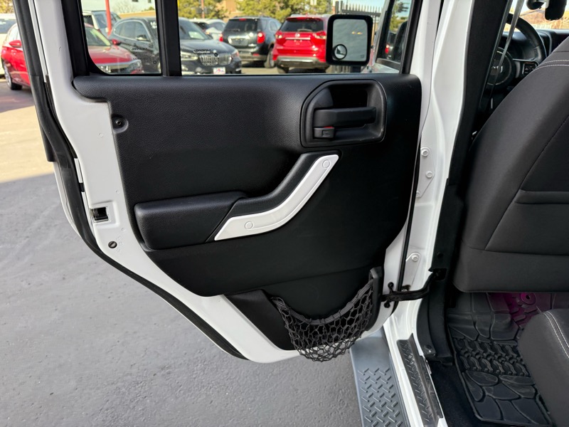 Jeep Wrangler Unlimited Sahara 4WD 2014