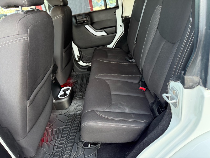 Jeep Wrangler Unlimited Sahara 4WD 2014