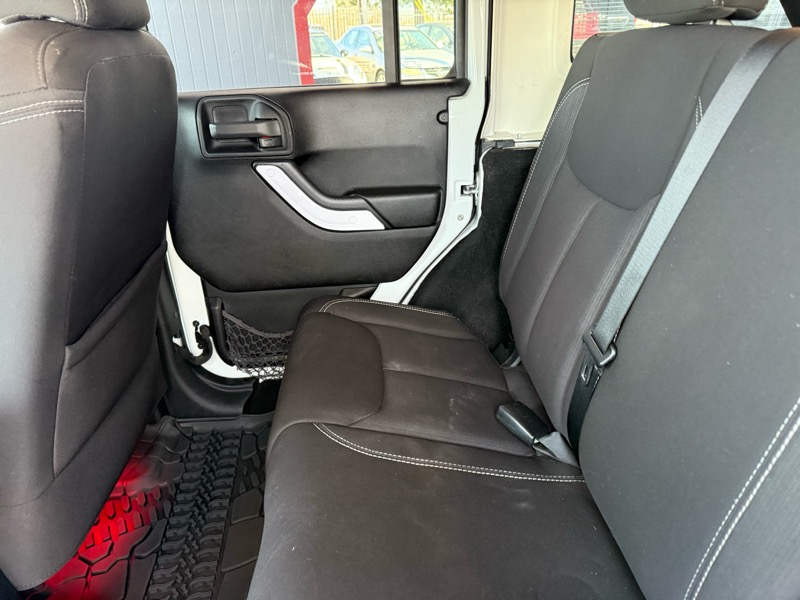 Jeep Wrangler Unlimited Sahara 4WD 2014