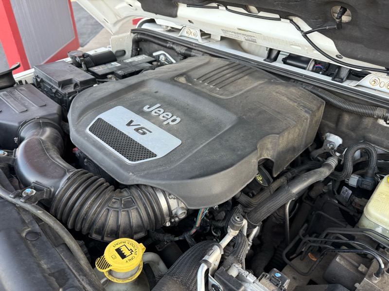 Jeep Wrangler Unlimited Sahara 4WD 2014