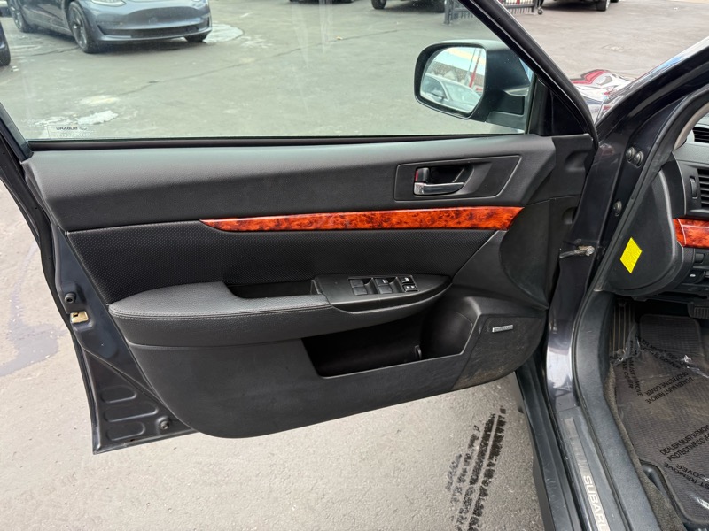 Subaru Outback 2.5i Limited 2011