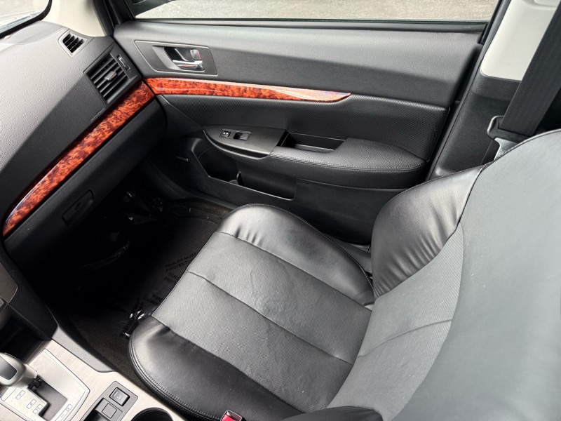 Subaru Outback 2.5i Limited 2011