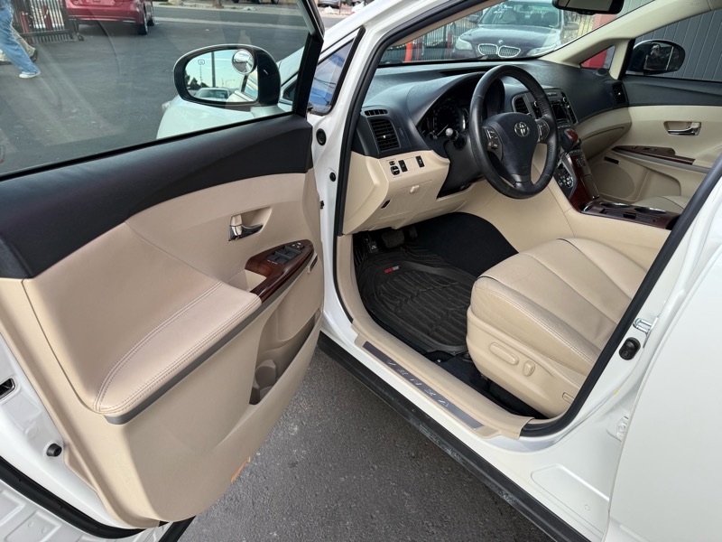 Toyota Venza FWD V6 2011