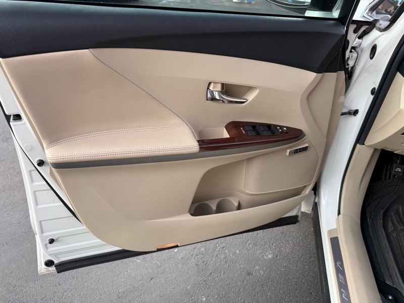 Toyota Venza FWD V6 2011