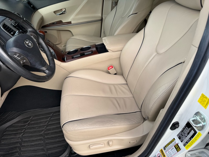 Toyota Venza FWD V6 2011