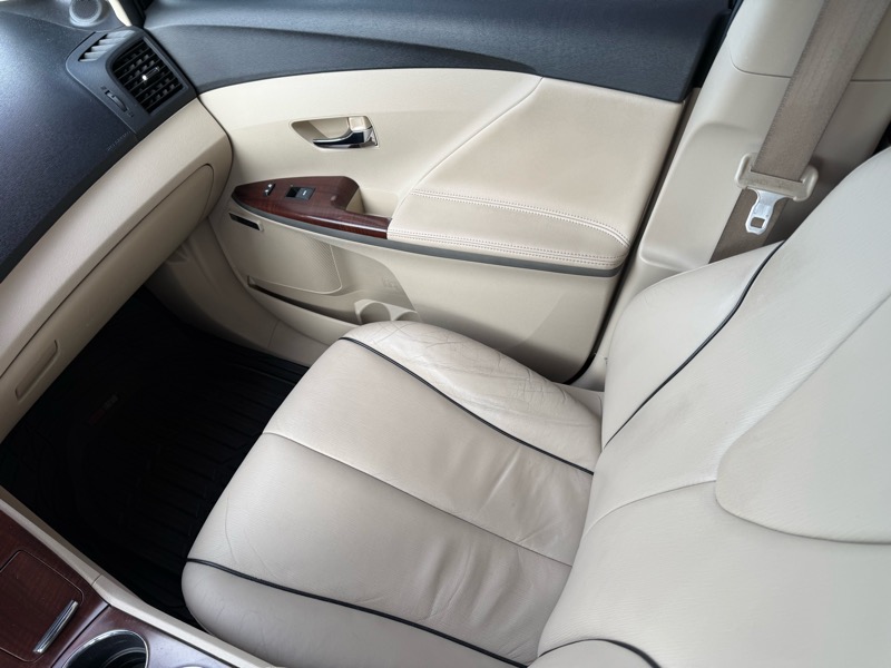 Toyota Venza FWD V6 2011