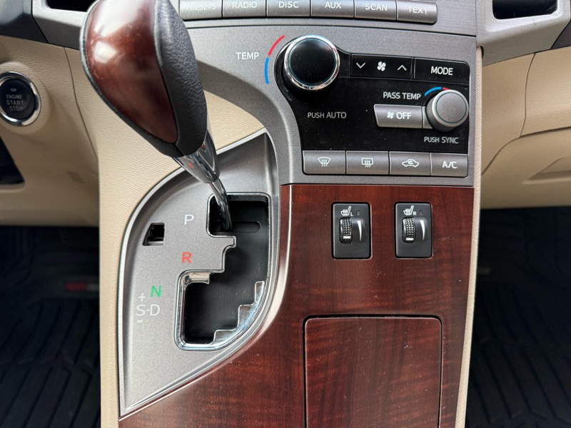 Toyota Venza FWD V6 2011