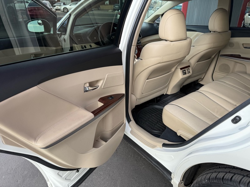 Toyota Venza FWD V6 2011