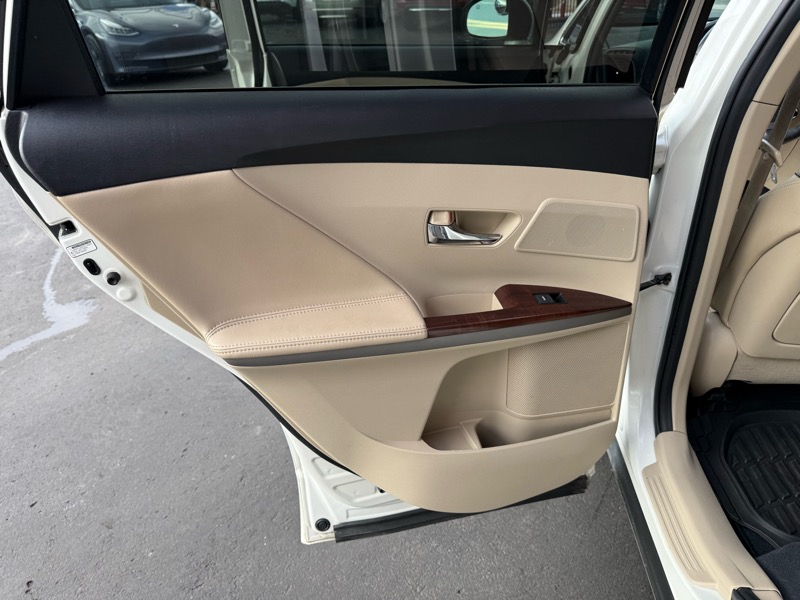 Toyota Venza FWD V6 2011