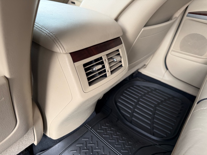 Toyota Venza FWD V6 2011