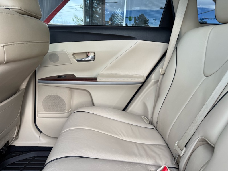 Toyota Venza FWD V6 2011