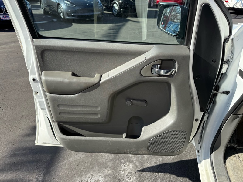 Nissan Frontier S King Cab I4 5MT 2WD 2016