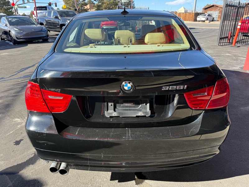 BMW 3-Series 328i xDrive 2011
