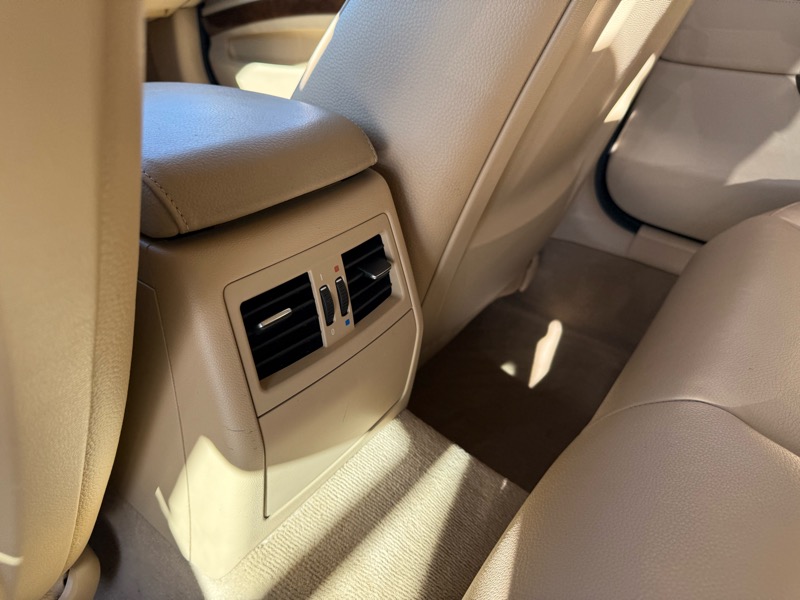 BMW 3-Series 328i xDrive 2011