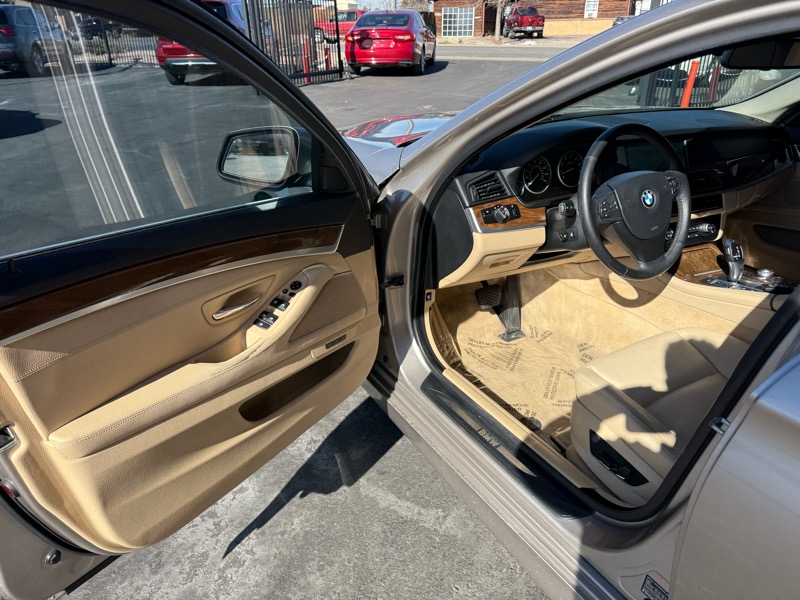 BMW 5-Series 535i xDrive 2012