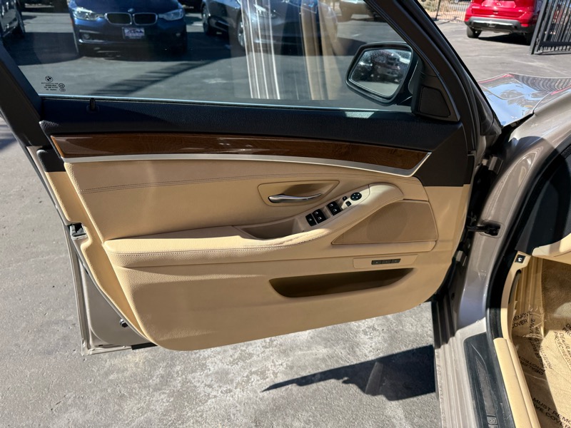 BMW 5-Series 535i xDrive 2012