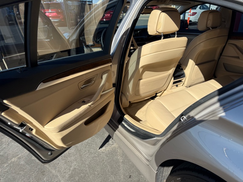 BMW 5-Series 535i xDrive 2012