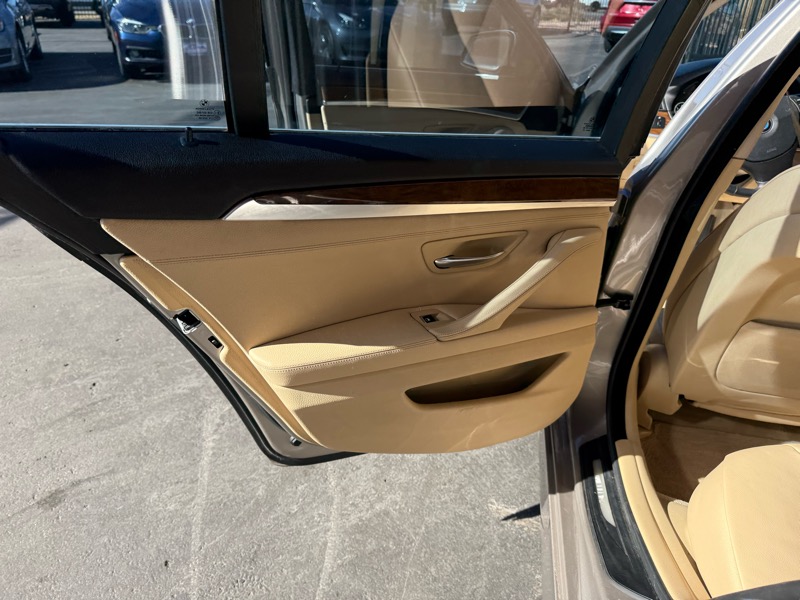 BMW 5-Series 535i xDrive 2012