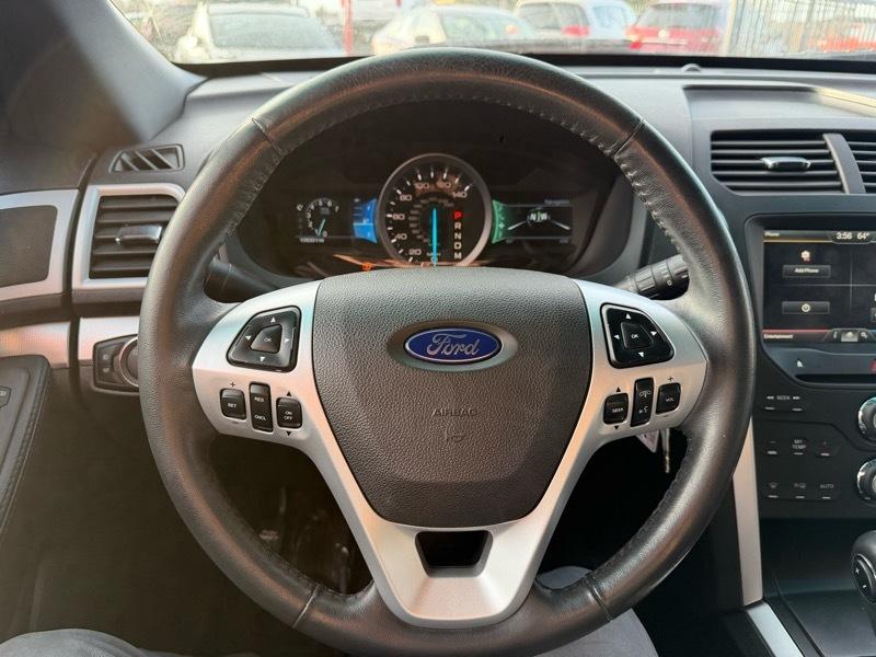 Ford Explorer XLT FWD 2011