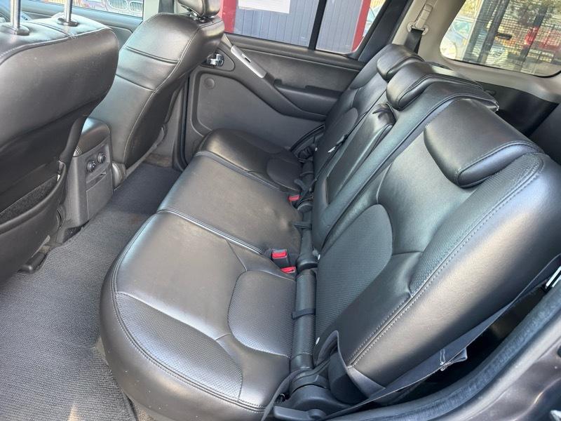 Nissan Pathfinder S 4WD 2011