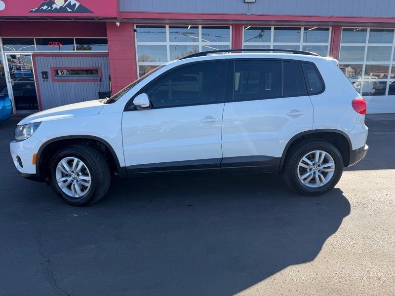 Volkswagen Tiguan S 2016