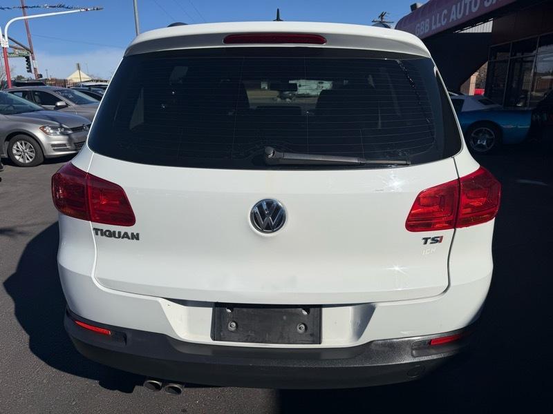 Volkswagen Tiguan S 2016