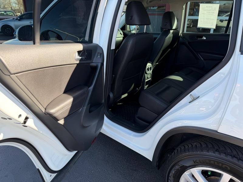 Volkswagen Tiguan S 2016