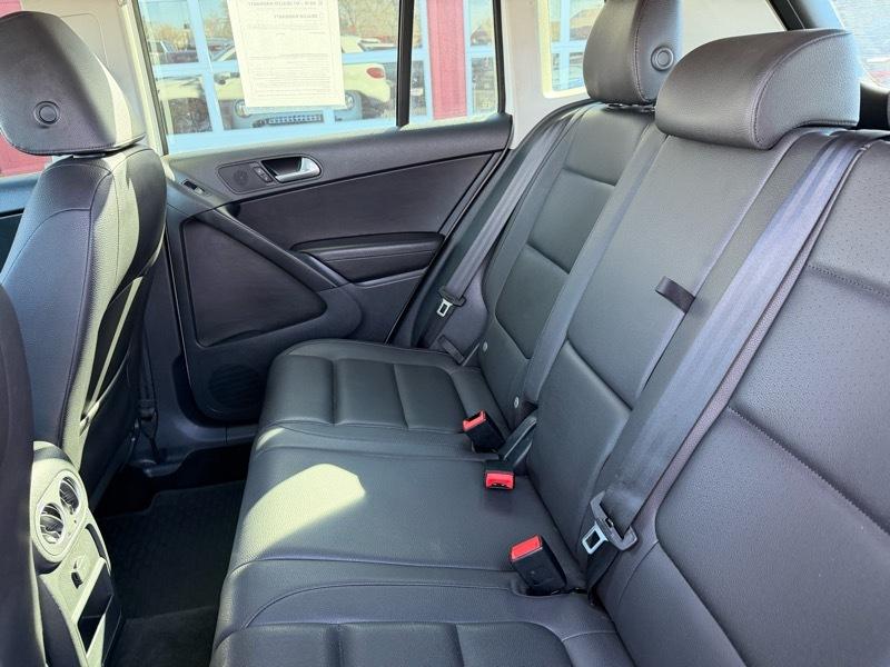 Volkswagen Tiguan S 2016