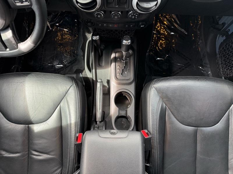 Jeep Wrangler Unlimited Sahara 4WD 2014