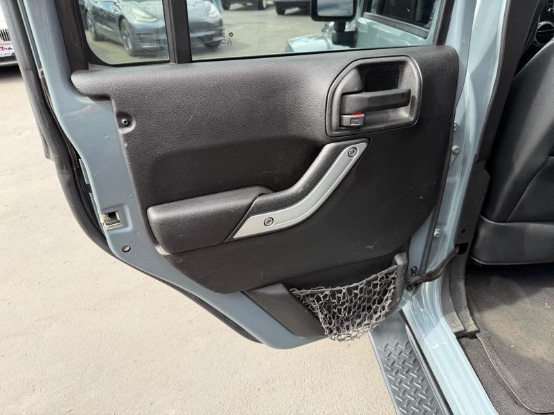 Jeep Wrangler Unlimited Sahara 4WD 2014