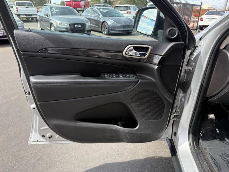 Jeep Grand Cherokee Laredo 4WD 2012