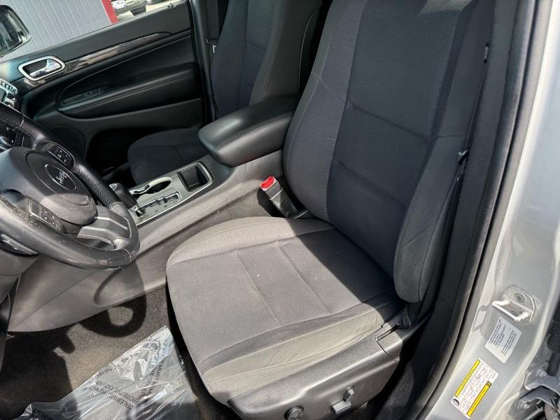 Jeep Grand Cherokee Laredo 4WD 2012