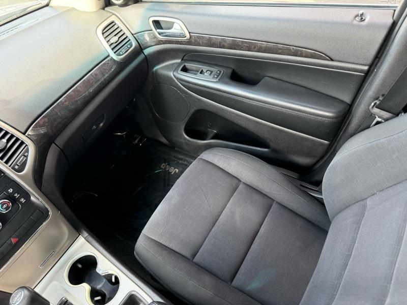 Jeep Grand Cherokee Laredo 4WD 2012