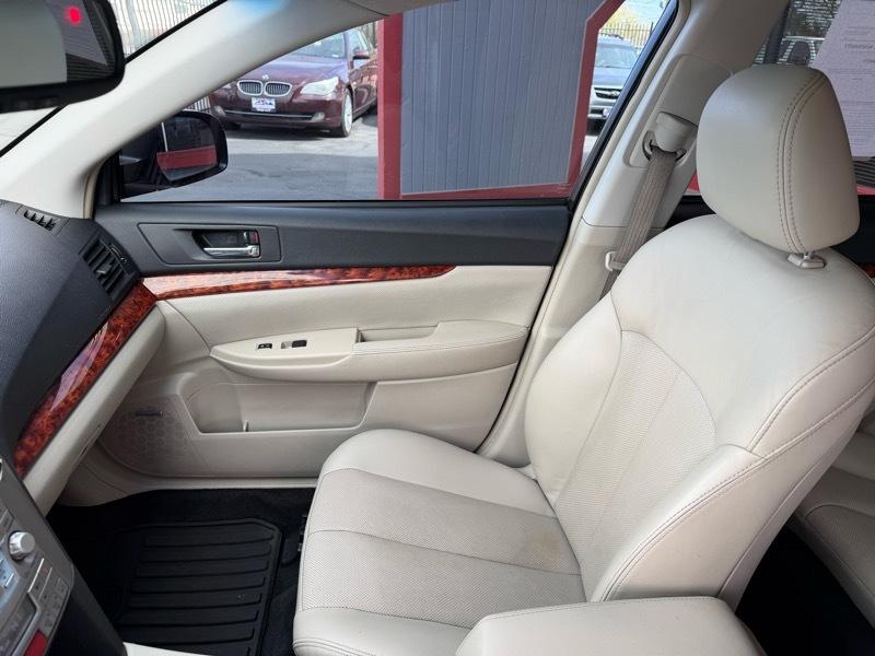 Subaru Outback 2.5i Limited 2011