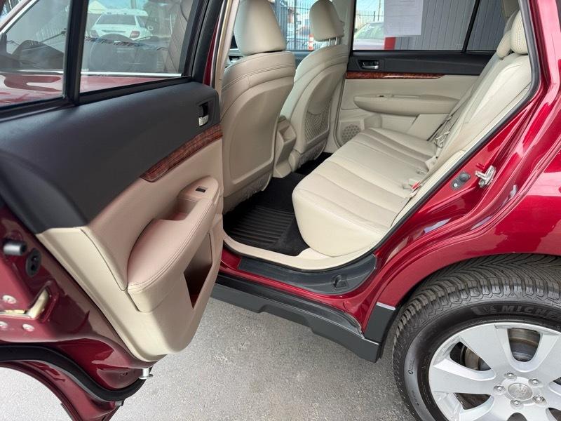 Subaru Outback 2.5i Limited 2011