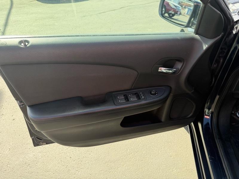 Chrysler 200 Touring 2011