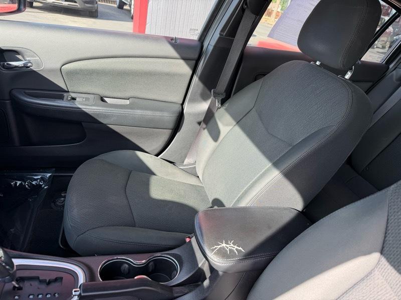 Chrysler 200 Touring 2011