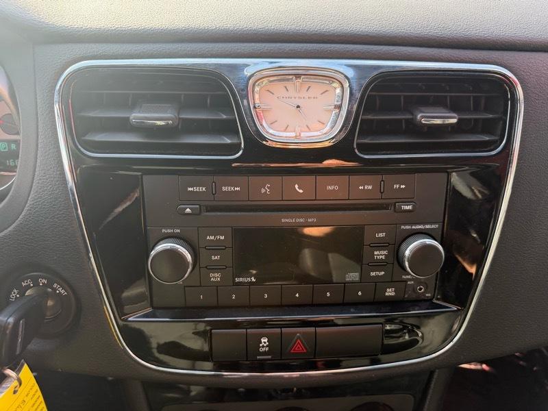 Chrysler 200 Touring 2011