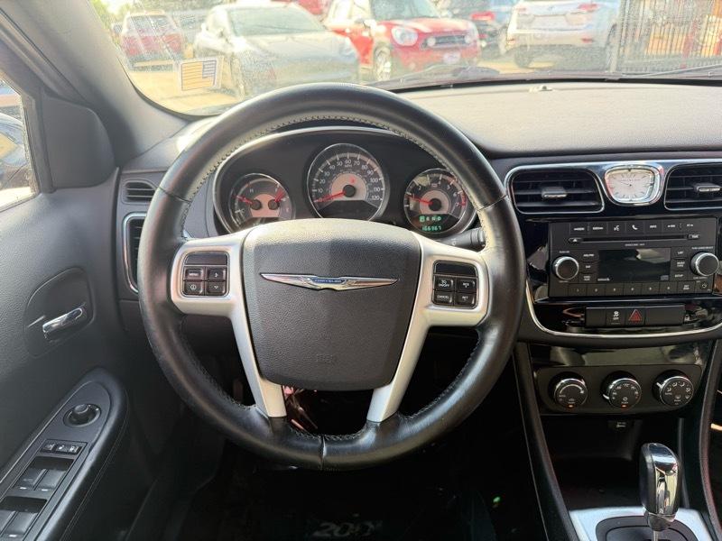 Chrysler 200 Touring 2011