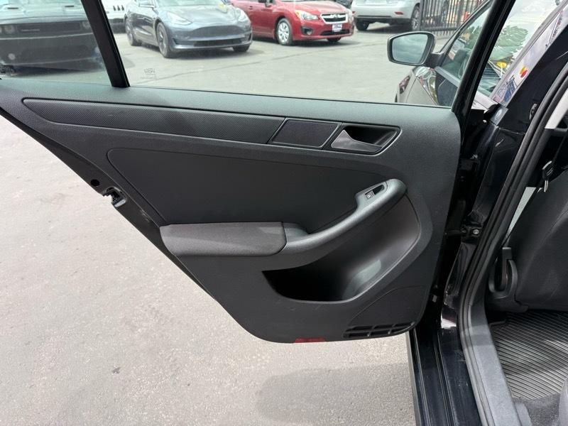 Volkswagen Jetta S 2012
