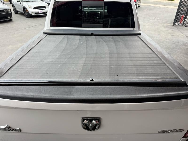 RAM 1500 SLT Crew Cab SWB 4WD 2016