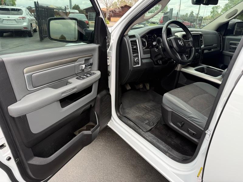 RAM 1500 SLT Crew Cab SWB 4WD 2016
