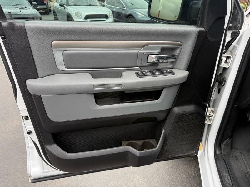 RAM 1500 SLT Crew Cab SWB 4WD 2016