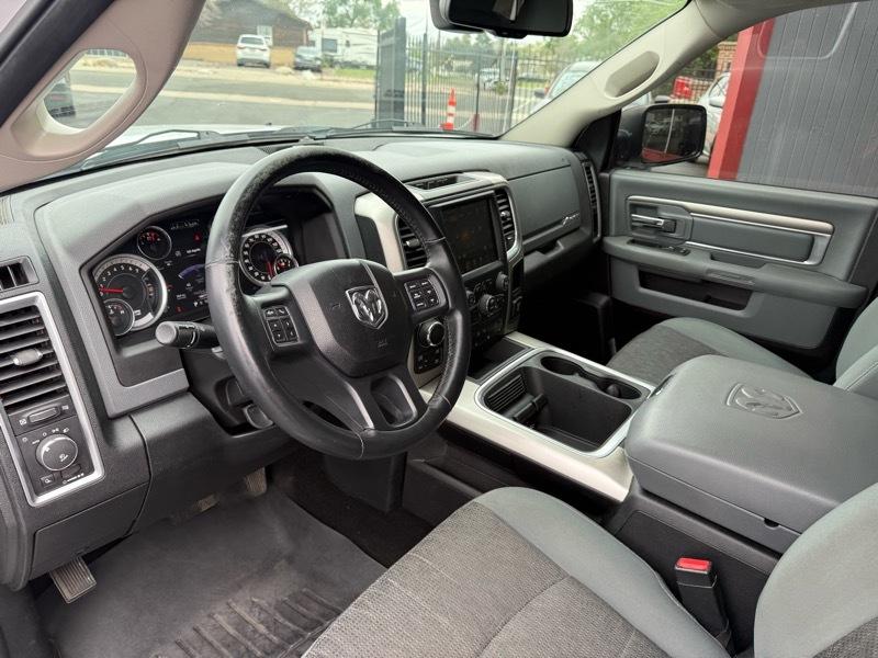 RAM 1500 SLT Crew Cab SWB 4WD 2016