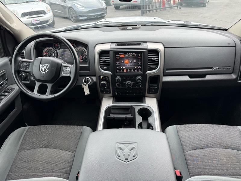 RAM 1500 SLT Crew Cab SWB 4WD 2016