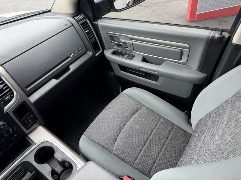 RAM 1500 SLT Crew Cab SWB 4WD 2016